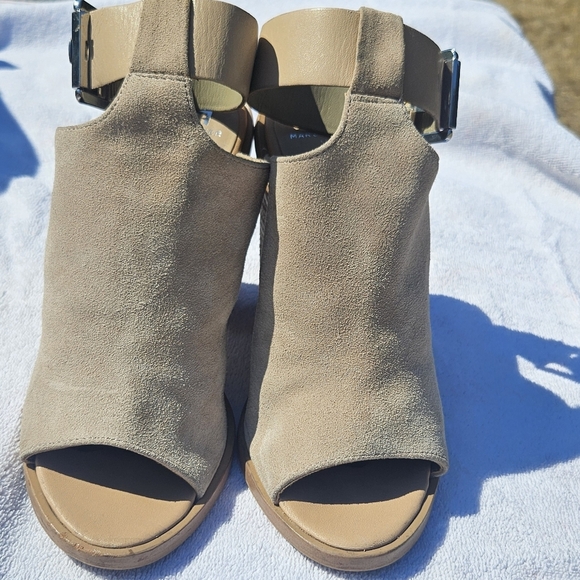 Marc Fisher ML Vashi Beige Tan Suede Leather Block Heel Ankle Strap Sandals 7M - Picture 3 of 11